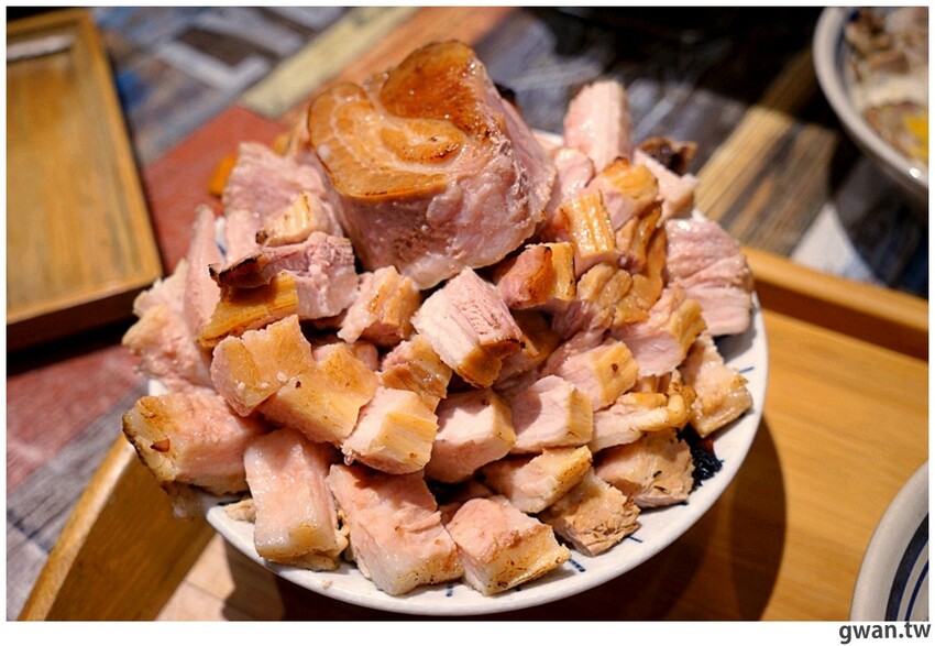 台中首見日本千葉樹幹拉麵,重達3斤光看就飽了,還能免費加麵加湯!