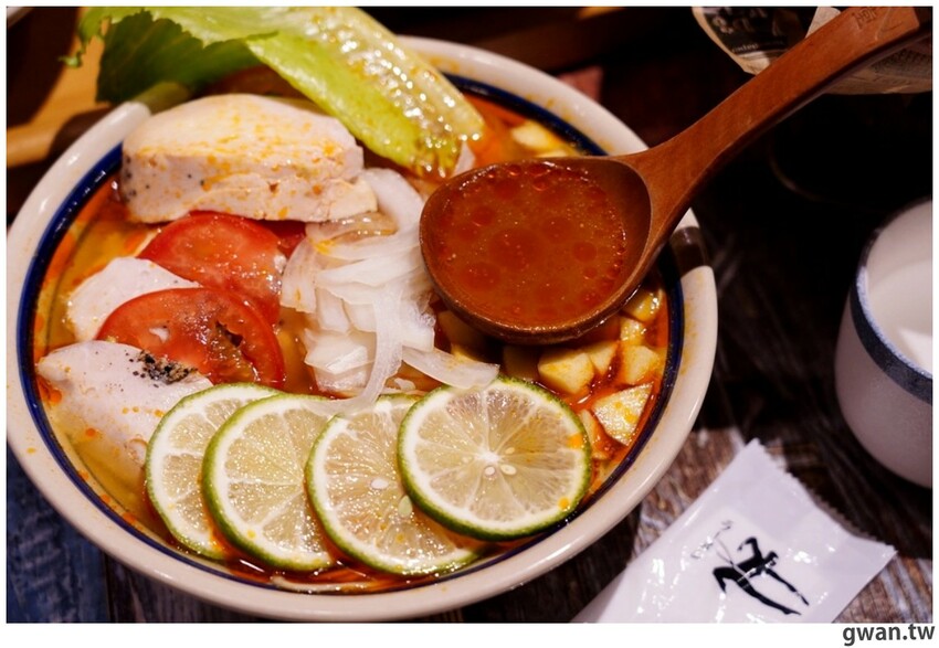 台中首見日本千葉樹幹拉麵,重達3斤光看就飽了,還能免費加麵加湯!