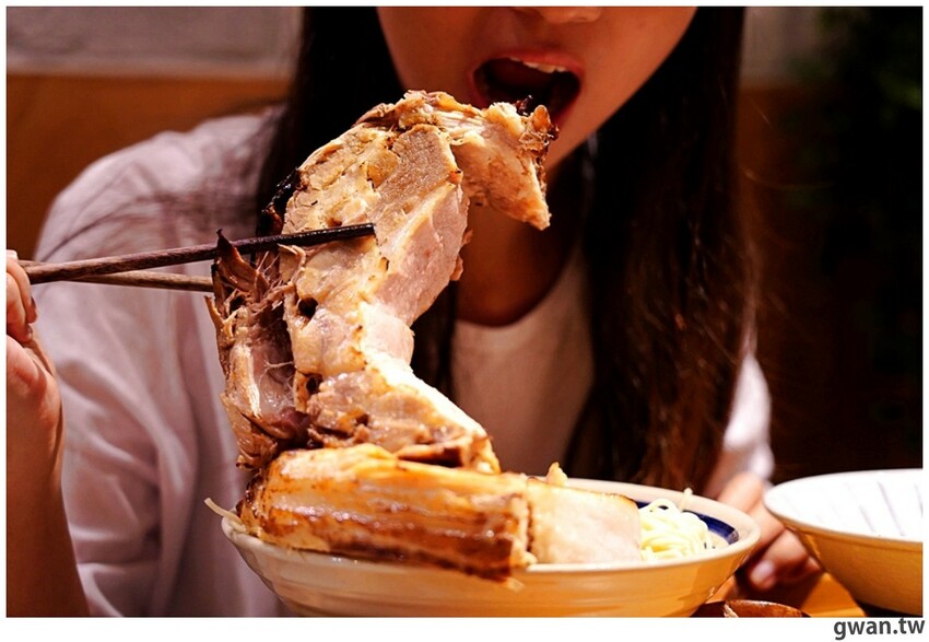 台中首見日本千葉樹幹拉麵,重達3斤光看就飽了,還能免費加麵加湯!