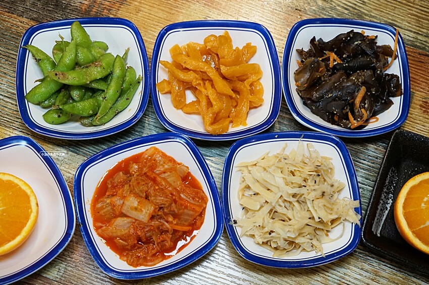 台中超狂拉麵+浮誇關廟鳳梨吃到飽只要399元，光嗑整顆關廟鳳梨、鳳梨啤酒就回本，再爽嗑40道以上食材！！