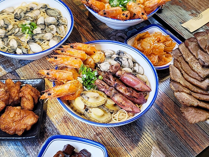 海鮮控要暴動了!!台中視覺系浮誇拉麵再度上市!大海精華衝擊你的味蕾,IG美食家不容錯過!