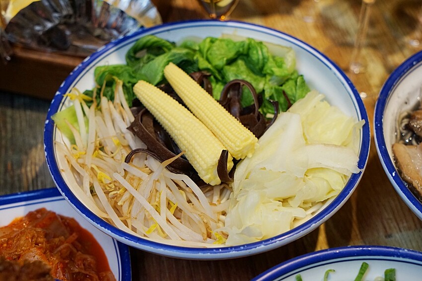 台中超狂拉麵+浮誇關廟鳳梨吃到飽只要399元，光嗑整顆關廟鳳梨、鳳梨啤酒就回本，再爽嗑40道以上食材！！