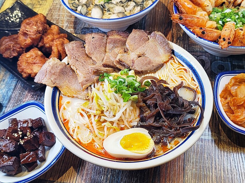 海鮮控要暴動了!!台中視覺系浮誇拉麵再度上市!大海精華衝擊你的味蕾,IG美食家不容錯過!