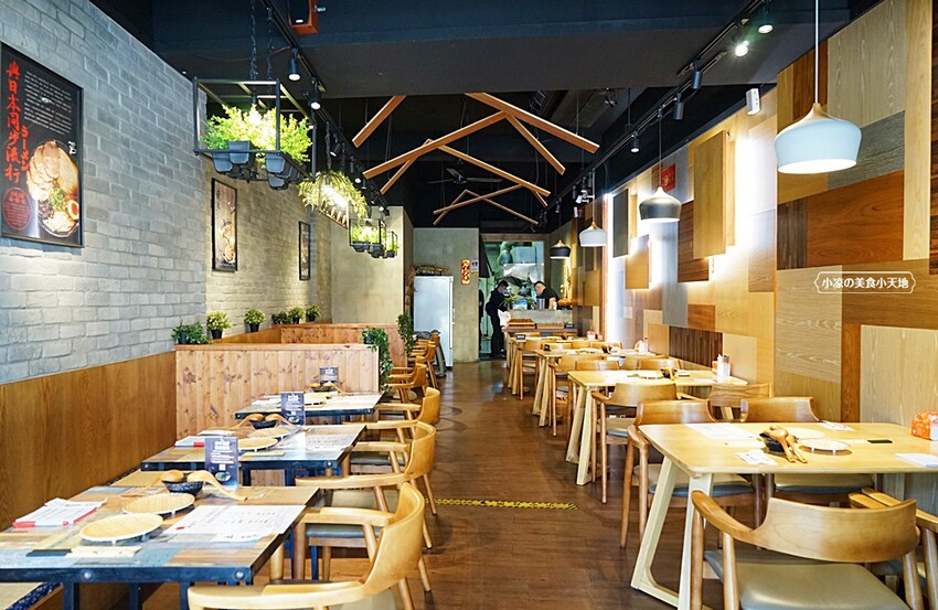 台中超狂拉麵+浮誇關廟鳳梨吃到飽只要399元，光嗑整顆關廟鳳梨、鳳梨啤酒就回本，再爽嗑40道以上食材！！