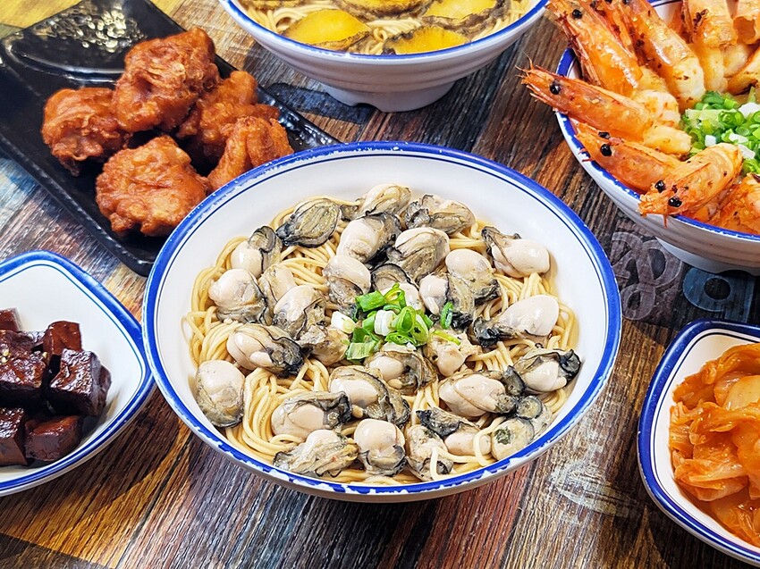 海鮮控要暴動了!!台中視覺系浮誇拉麵再度上市!大海精華衝擊你的味蕾,IG美食家不容錯過!