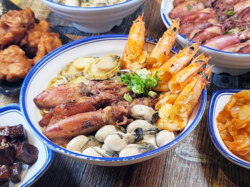 海鮮控要暴動了!!台中視覺系浮誇拉麵再度上市!大海精華衝擊你的味蕾,IG美食家不容錯過!