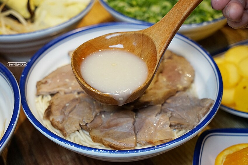 台中超狂拉麵+浮誇關廟鳳梨吃到飽只要399元，光嗑整顆關廟鳳梨、鳳梨啤酒就回本，再爽嗑40道以上食材！！