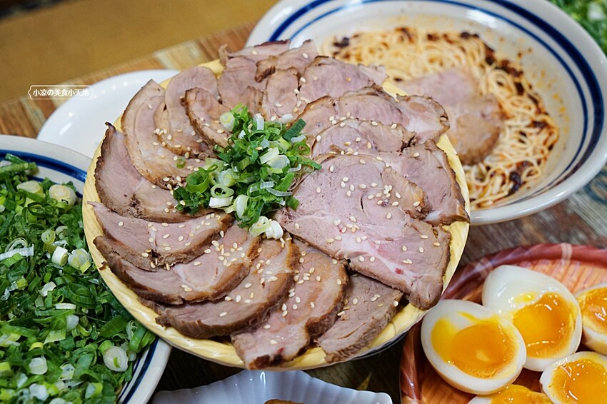 台中超狂拉麵+浮誇關廟鳳梨吃到飽只要399元，光嗑整顆關廟鳳梨、鳳梨啤酒就回本，再爽嗑40道以上食材！！