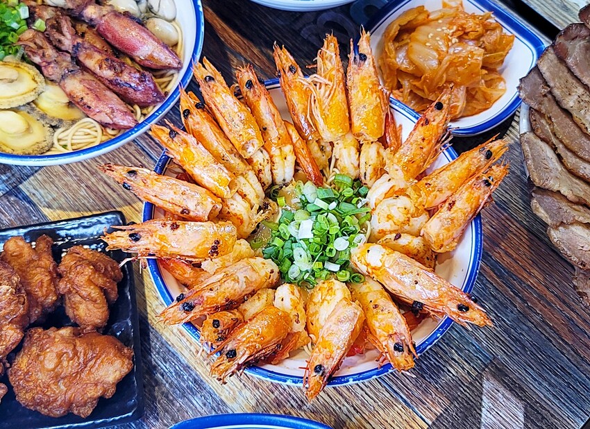 海鮮控要暴動了!!台中視覺系浮誇拉麵再度上市!大海精華衝擊你的味蕾,IG美食家不容錯過!