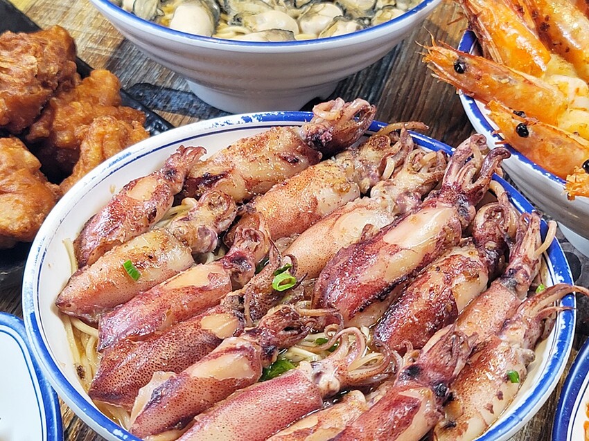 海鮮控要暴動了!!台中視覺系浮誇拉麵再度上市!大海精華衝擊你的味蕾,IG美食家不容錯過!