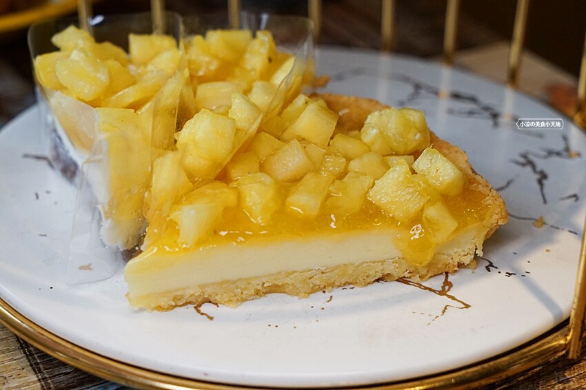 台中超狂拉麵+浮誇關廟鳳梨吃到飽只要399元，光嗑整顆關廟鳳梨、鳳梨啤酒就回本，再爽嗑40道以上食材！！