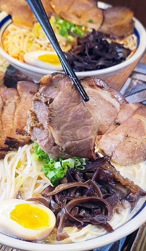 海鮮控要暴動了!!台中視覺系浮誇拉麵再度上市!大海精華衝擊你的味蕾,IG美食家不容錯過!