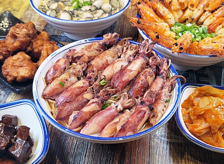 海鮮控要暴動了!!台中視覺系浮誇拉麵再度上市!大海精華衝擊你的味蕾,IG美食家不容錯過!