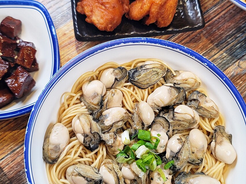 海鮮控要暴動了!!台中視覺系浮誇拉麵再度上市!大海精華衝擊你的味蕾,IG美食家不容錯過!