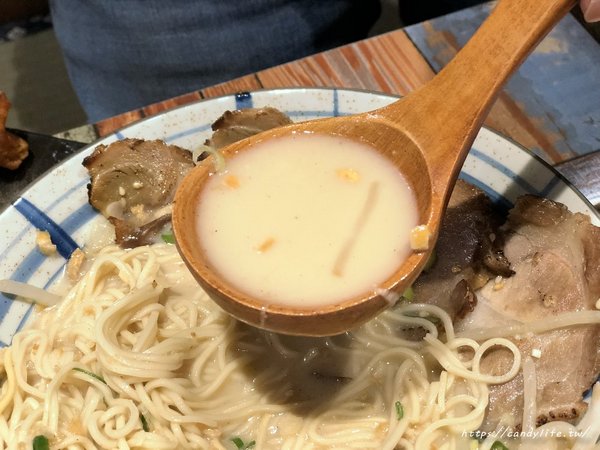 山禾堂拉麵-台中店:台中美食│山禾堂拉麵-台中店〃大里好吃拉麵推薦!拉麵只賣一種湯頭,每碗拉麵還可免費加麵2次~