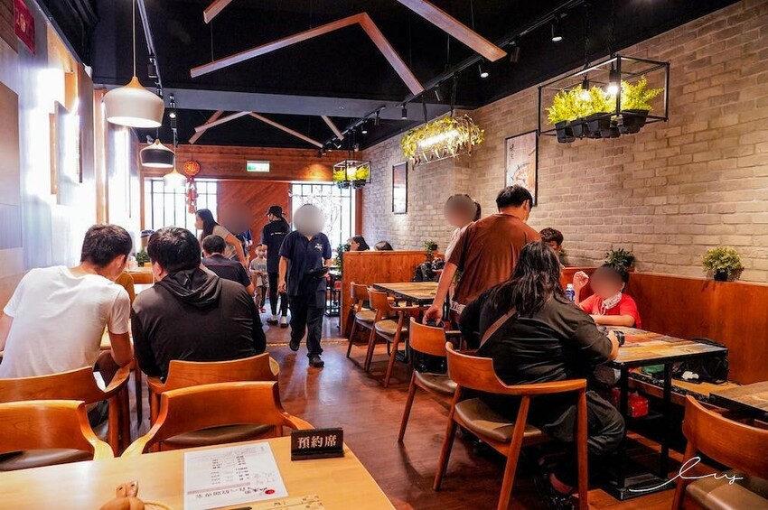 山禾堂大里店 |台中拉麵推薦,加99元日式叉燒肉吃到飽、加麵無限次,挑戰地表最高最划算拉麵! - 艾薇覓食趣