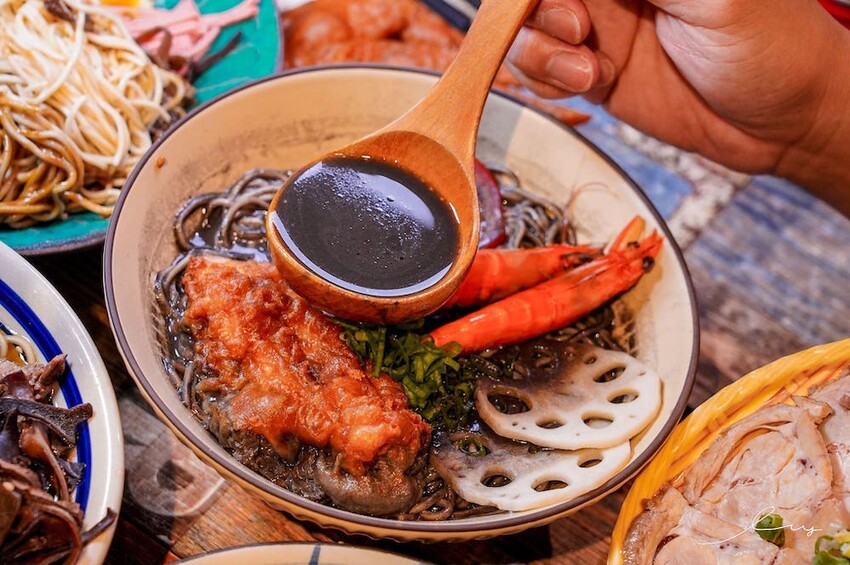 山禾堂大里店 |台中拉麵推薦,加99元日式叉燒肉吃到飽、加麵無限次,挑戰地表最高最划算拉麵! - 艾薇覓食趣