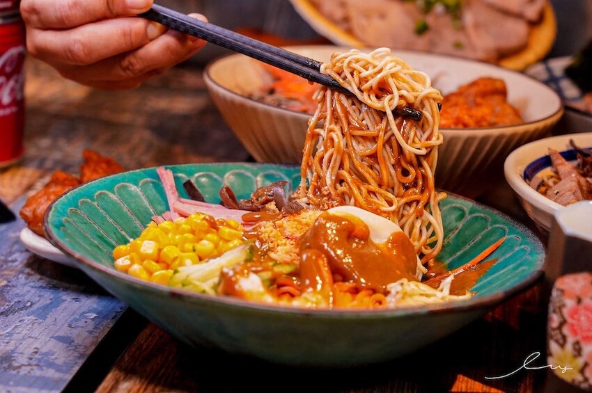 山禾堂大里店 |台中拉麵推薦,加99元日式叉燒肉吃到飽、加麵無限次,挑戰地表最高最划算拉麵! - 艾薇覓食趣