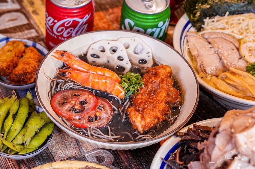 山禾堂大里店 |台中拉麵推薦,加99元日式叉燒肉吃到飽、加麵無限次,挑戰地表最高最划算拉麵! - 艾薇覓食趣