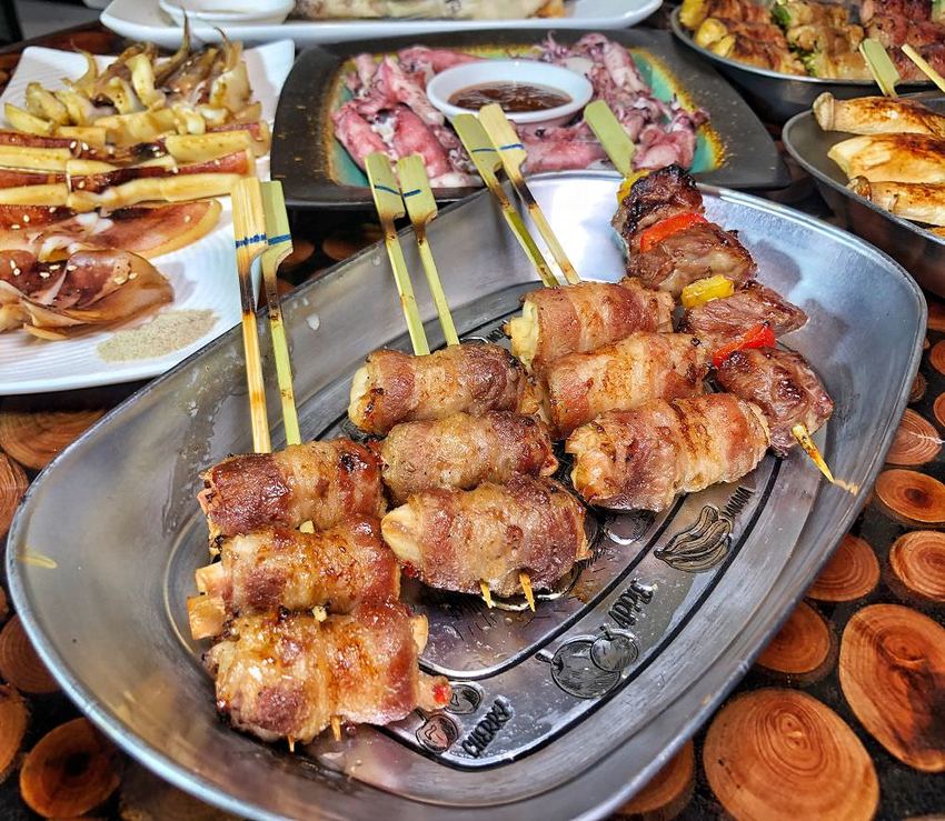 台南宵夜推薦【火熊串燒】日式獨家風味串燒 宵夜聚餐好選擇 內文有新菜單|台南美食