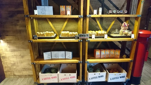 多一點咖啡館(文化館)：高雄早午餐~多一點咖啡館-文化館~豐盛鑄鐵鍋料理~推明太子海鮮總匯焗烤~優質享受~