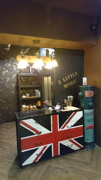 多一點咖啡館(文化館)：高雄早午餐~多一點咖啡館-文化館~豐盛鑄鐵鍋料理~推明太子海鮮總匯焗烤~優質享受~