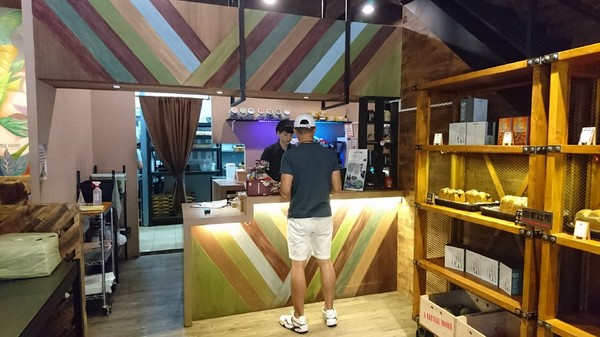 多一點咖啡館(文化館)：高雄早午餐~多一點咖啡館-文化館~豐盛鑄鐵鍋料理~推明太子海鮮總匯焗烤~優質享受~