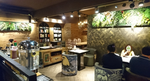 多一點咖啡館(文化館)：高雄早午餐~多一點咖啡館-文化館~豐盛鑄鐵鍋料理~推明太子海鮮總匯焗烤~優質享受~