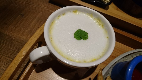 多一點咖啡館(文化館)：高雄早午餐~多一點咖啡館-文化館~豐盛鑄鐵鍋料理~推明太子海鮮總匯焗烤~優質享受~