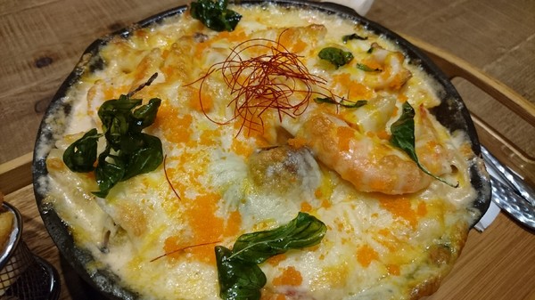 多一點咖啡館(文化館)：高雄早午餐~多一點咖啡館-文化館~豐盛鑄鐵鍋料理~推明太子海鮮總匯焗烤~優質享受~