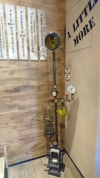 多一點咖啡館(文化館)：高雄早午餐~多一點咖啡館-文化館~豐盛鑄鐵鍋料理~推明太子海鮮總匯焗烤~優質享受~