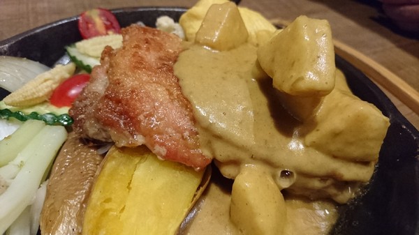 多一點咖啡館(文化館)：高雄早午餐~多一點咖啡館-文化館~豐盛鑄鐵鍋料理~推明太子海鮮總匯焗烤~優質享受~