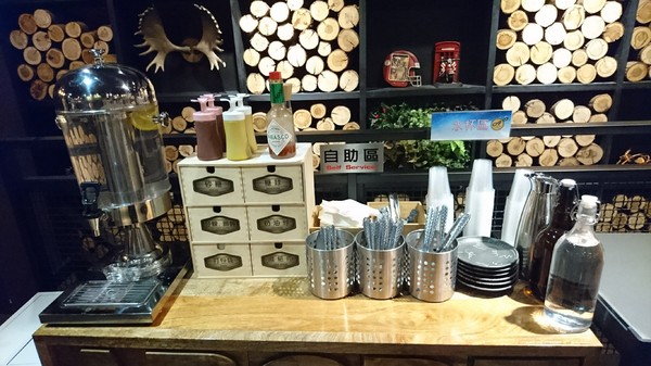 多一點咖啡館(文化館)：高雄早午餐~多一點咖啡館-文化館~豐盛鑄鐵鍋料理~推明太子海鮮總匯焗烤~優質享受~