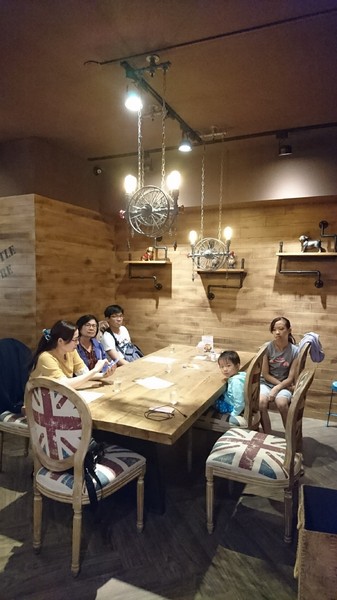 多一點咖啡館(文化館)：高雄早午餐~多一點咖啡館-文化館~豐盛鑄鐵鍋料理~推明太子海鮮總匯焗烤~優質享受~