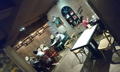 多一點咖啡館(文化館)：高雄早午餐~多一點咖啡館-文化館~豐盛鑄鐵鍋料理~推明太子海鮮總匯焗烤~優質享受~