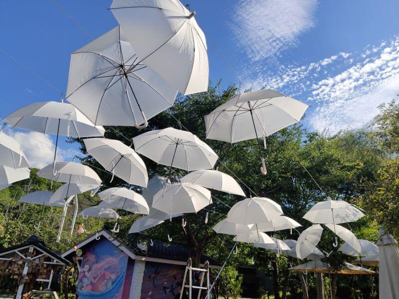 合興車站 白傘裝置藝術