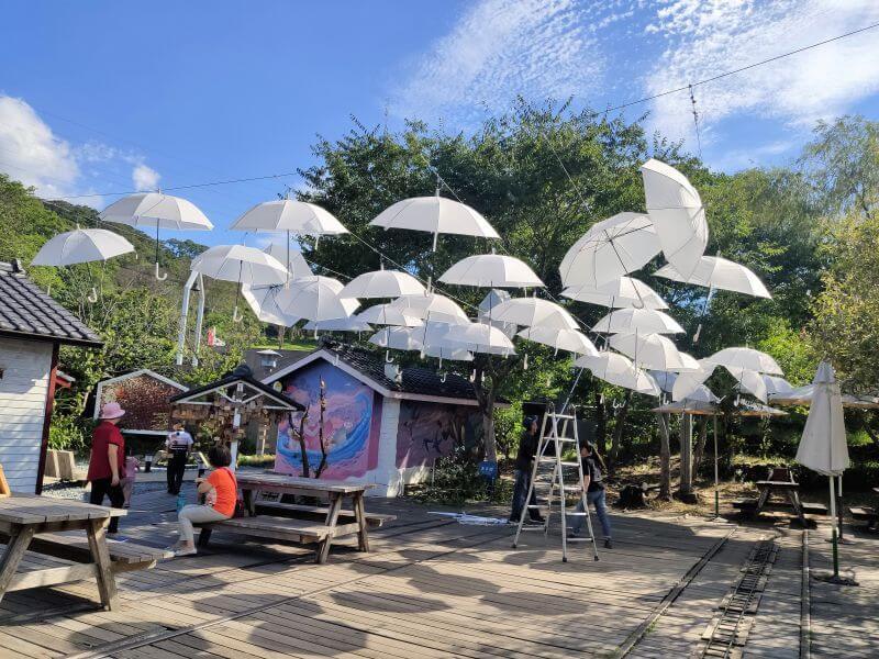 合興車站 白傘裝置藝術