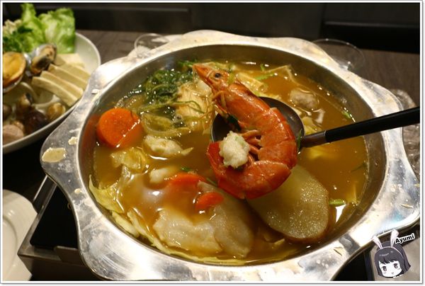 瓦法奇朵Waffogato(台北車站店)：[食記]►台北中正區◄台北車站附近的W.瓦法奇朵咖啡館、不管想吃鍋還是義大利麵、排餐、下午茶，這邊通通一次滿足你（妳）