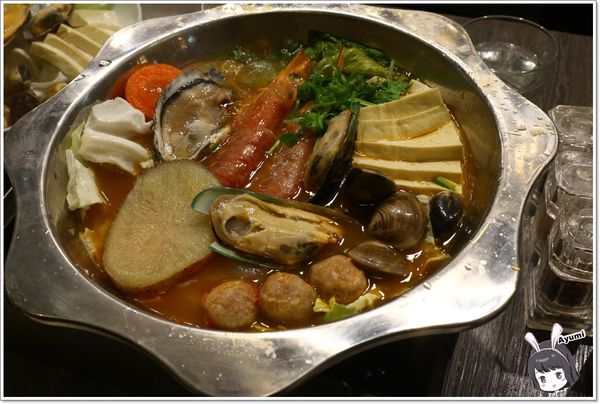 瓦法奇朵Waffogato(台北車站店)：[食記]►台北中正區◄台北車站附近的W.瓦法奇朵咖啡館、不管想吃鍋還是義大利麵、排餐、下午茶，這邊通通一次滿足你（妳）