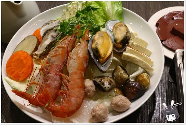 瓦法奇朵Waffogato(台北車站店)：[食記]►台北中正區◄台北車站附近的W.瓦法奇朵咖啡館、不管想吃鍋還是義大利麵、排餐、下午茶，這邊通通一次滿足你（妳）