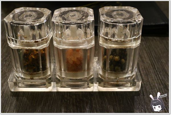 瓦法奇朵Waffogato(台北車站店)：[食記]►台北中正區◄台北車站附近的W.瓦法奇朵咖啡館、不管想吃鍋還是義大利麵、排餐、下午茶，這邊通通一次滿足你（妳）