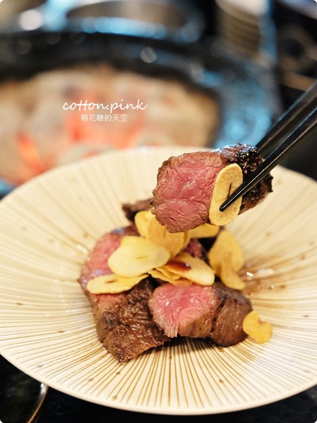 台中燒肉這家不能錯過,全程桌邊服務超享受,板前燒肉一徹刁嘴朋友也滿意