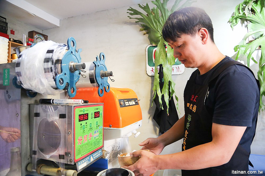 台南草莓冰｜台南下雪囉!!雪白的夢幻草莓冰，讓你秒變身夢幻美少女!!台南必吃排隊美食:清水堂愛玉專賣店 - 台南好Food遊