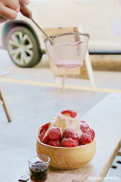 台南草莓冰｜台南下雪囉!!雪白的夢幻草莓冰，讓你秒變身夢幻美少女!!台南必吃排隊美食:清水堂愛玉專賣店 - 台南好Food遊