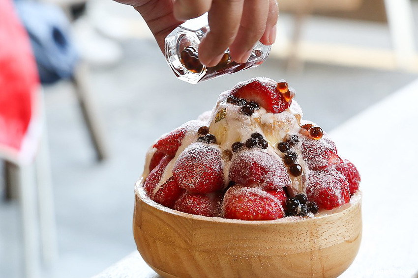 台南草莓冰｜台南下雪囉!!雪白的夢幻草莓冰，讓你秒變身夢幻美少女!!台南必吃排隊美食:清水堂愛玉專賣店 - 台南好Food遊