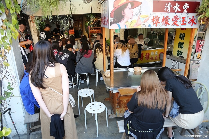 台南草莓冰｜台南下雪囉!!雪白的夢幻草莓冰，讓你秒變身夢幻美少女!!台南必吃排隊美食:清水堂愛玉專賣店 - 台南好Food遊