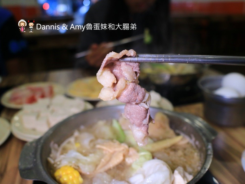 《新竹百來元平價小火鍋》8鍋臭臭鍋（新竹民權店)。無限量享用白飯、滷肉飯、涼麵、王子麵、雞絲麵、飲料、冰淇淋、爆米花︱巨城附近 （影片）