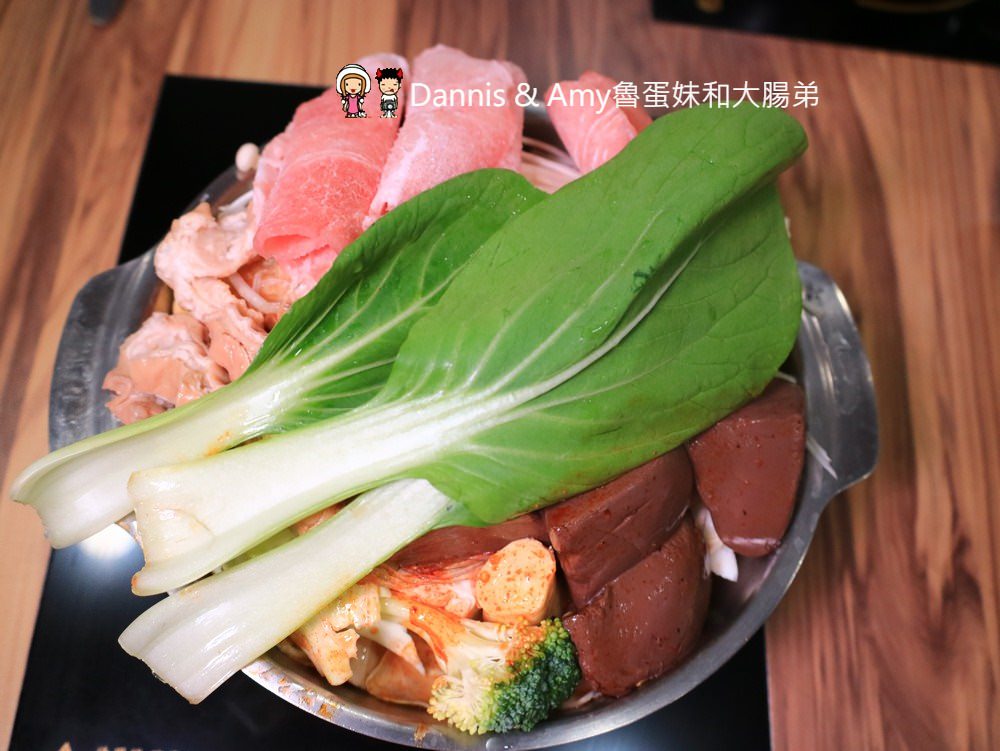 《新竹百來元平價小火鍋》8鍋臭臭鍋（新竹民權店)。無限量享用白飯、滷肉飯、涼麵、王子麵、雞絲麵、飲料、冰淇淋、爆米花︱巨城附近 （影片）