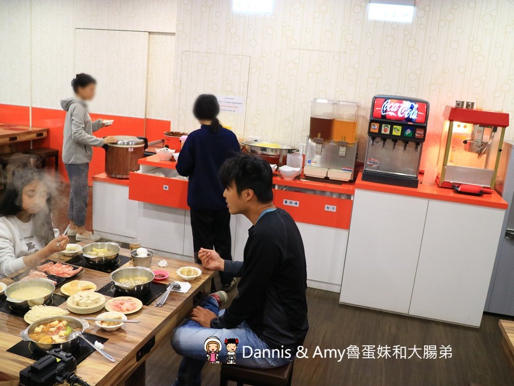 《新竹百來元平價小火鍋》8鍋臭臭鍋（新竹民權店)。無限量享用白飯、滷肉飯、涼麵、王子麵、雞絲麵、飲料、冰淇淋、爆米花︱巨城附近 （影片）