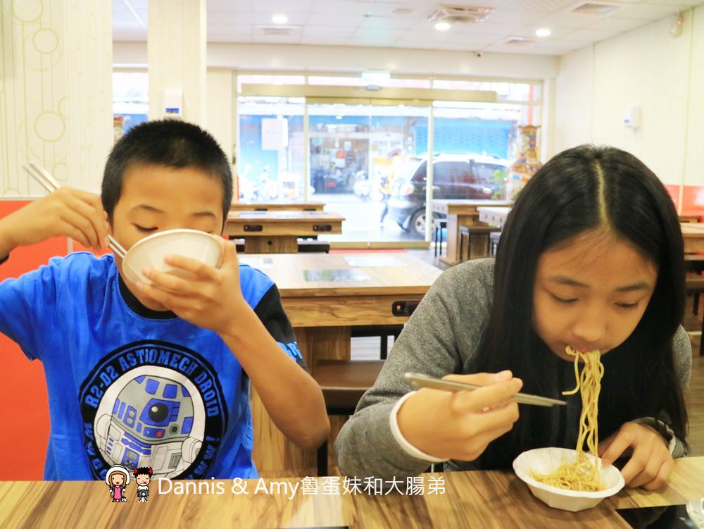 《新竹百來元平價小火鍋》8鍋臭臭鍋（新竹民權店)。無限量享用白飯、滷肉飯、涼麵、王子麵、雞絲麵、飲料、冰淇淋、爆米花︱巨城附近 （影片）